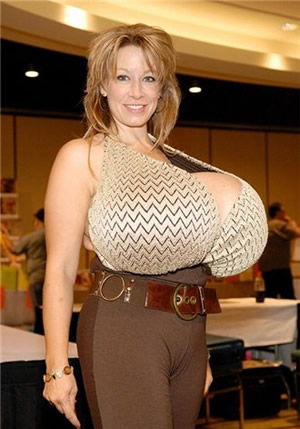 огромная грудь