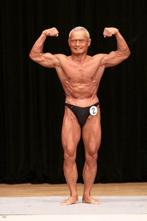 Цутому Тосака - 74-летний бодибилдер